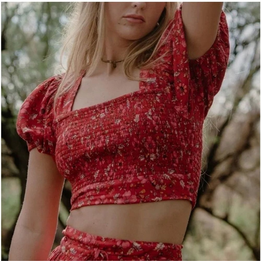 Band of the Free Women Joelle Crimson Floral Smocked Top Medium